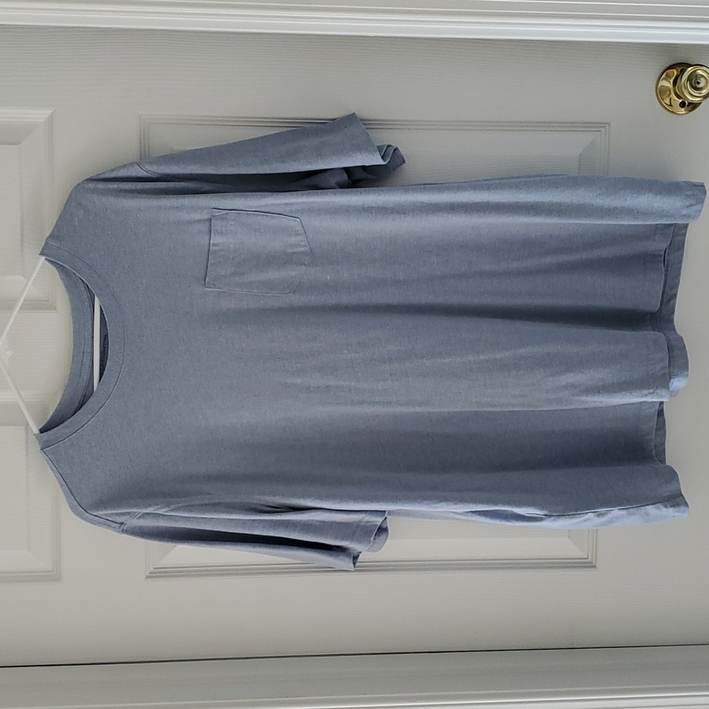 Men's light blue Croft and Barrow short sleeve shirt with pocket on the front. X